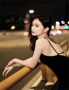 受到诱惑的女人