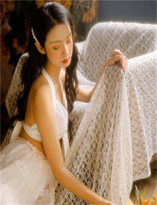 达恩电影网-饭桌上故意张开腿让公在线看