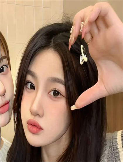 黑色电影《母狼：英格兰早期王后》人物世界：主角的成长历程与心路变化 展现表演艺术的魅力